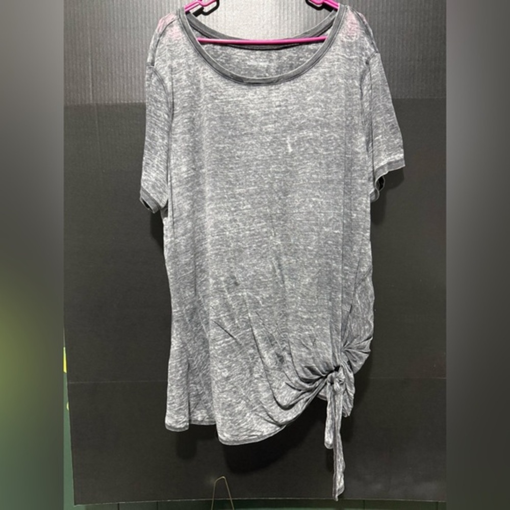🎋Susina Grey Burnout Short Sleeve Tee w/ Side Tie